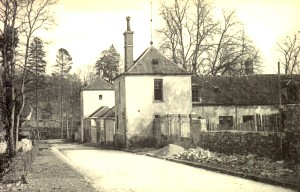carte postale 1930  (?) vue de la ferme par la rue Thier